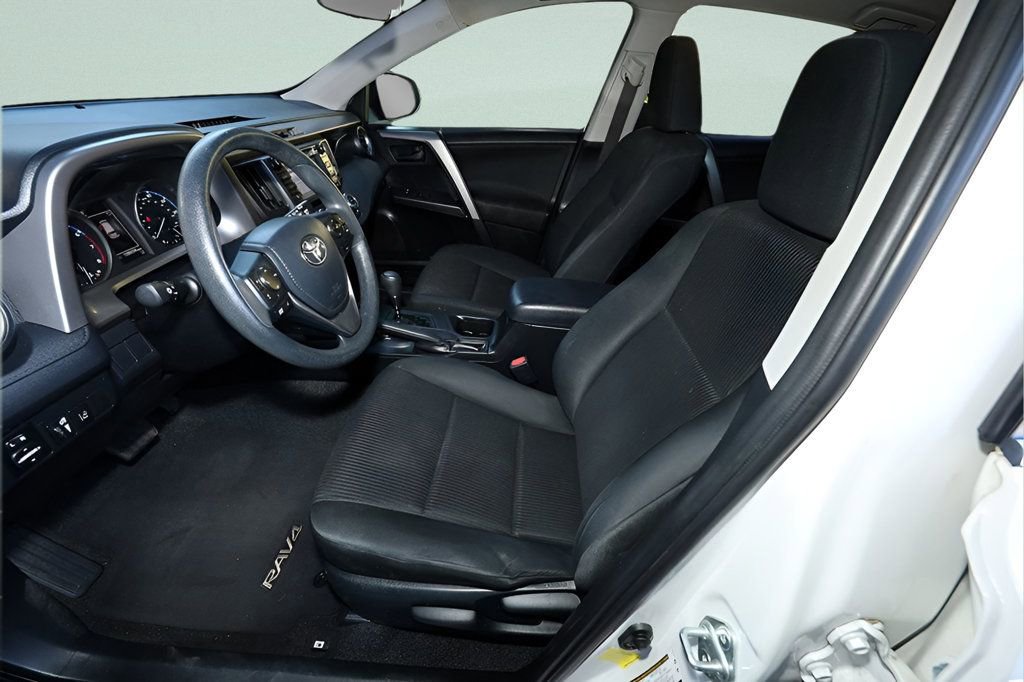 Used 2018 Toyota RAV4 LE image 10