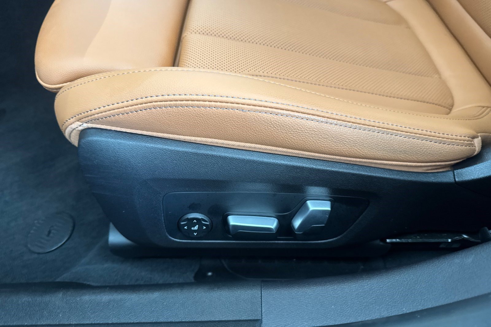 Used 2024 BMW 330i Sedan w/ M Sport Package RWD image 15