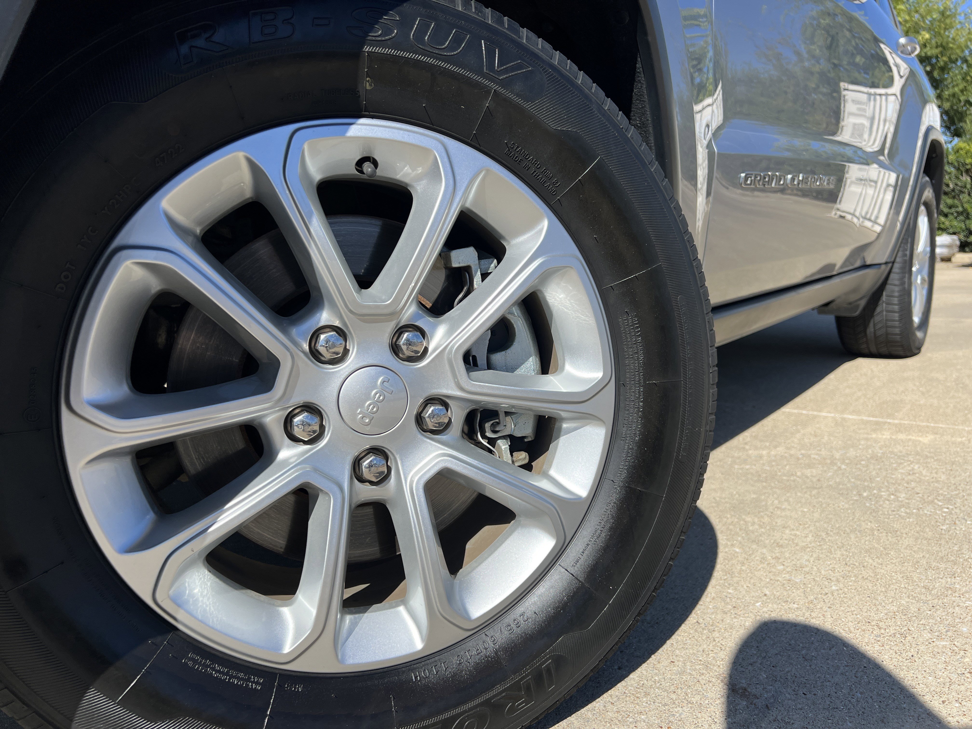 Used 2021 Jeep Grand Cherokee Laredo image 14