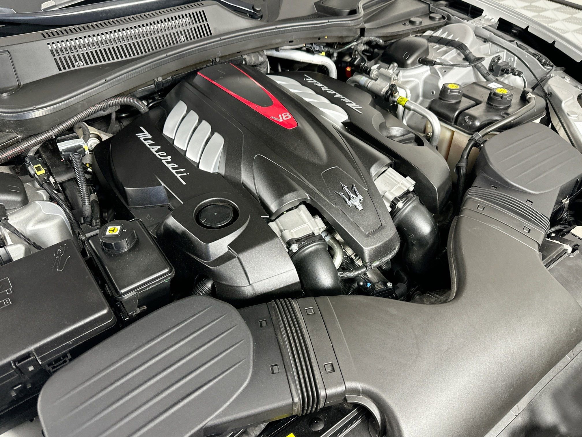 Used 2017 Maserati Quattroporte GTS GranSport RWD image 28