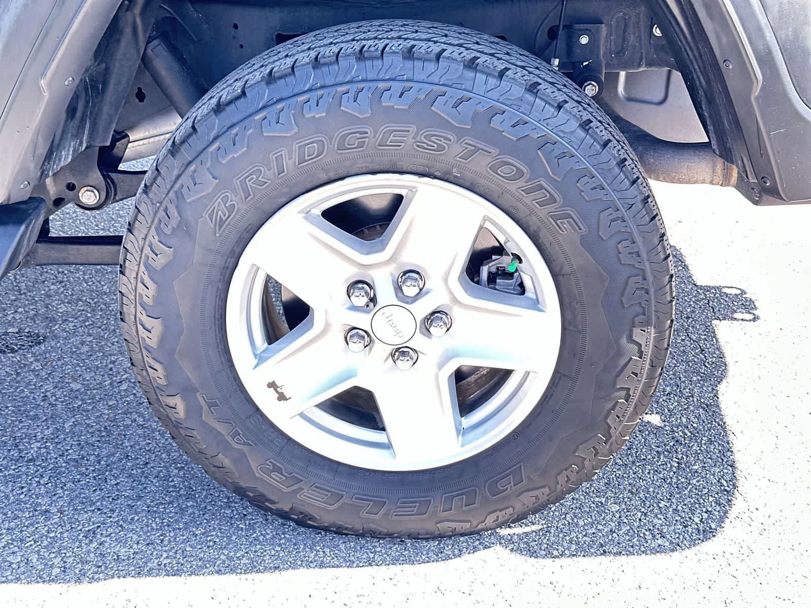 Used 2020 Jeep Gladiator Sport w/ Quick Order Package 24S AWD/4WD image 12