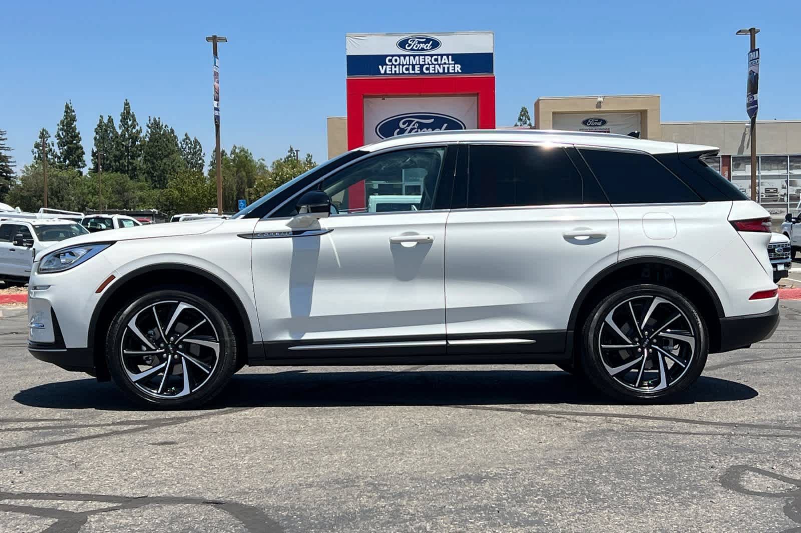 Used 2024 Lincoln Corsair Reserve w/ Equipment Group 201A FWD image 5