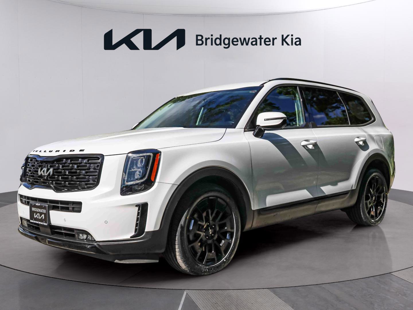Certified 2022 Kia Telluride SX w/ Nightfall Edition Package AWD/4WD image 3