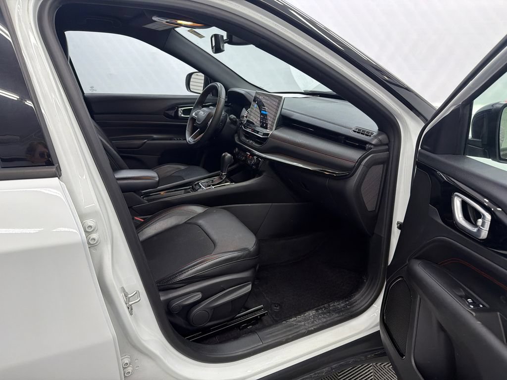 Used 2023 Jeep Compass Trailhawk AWD/4WD image 13