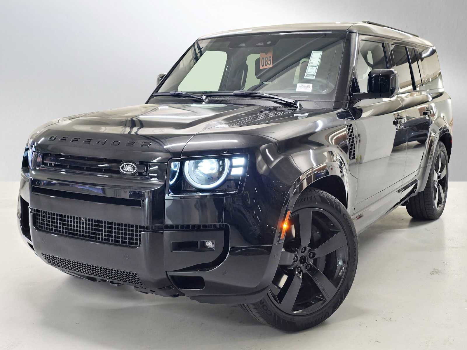 New 2026 Land Rover Defender 130 X-Dynamic SE image 1