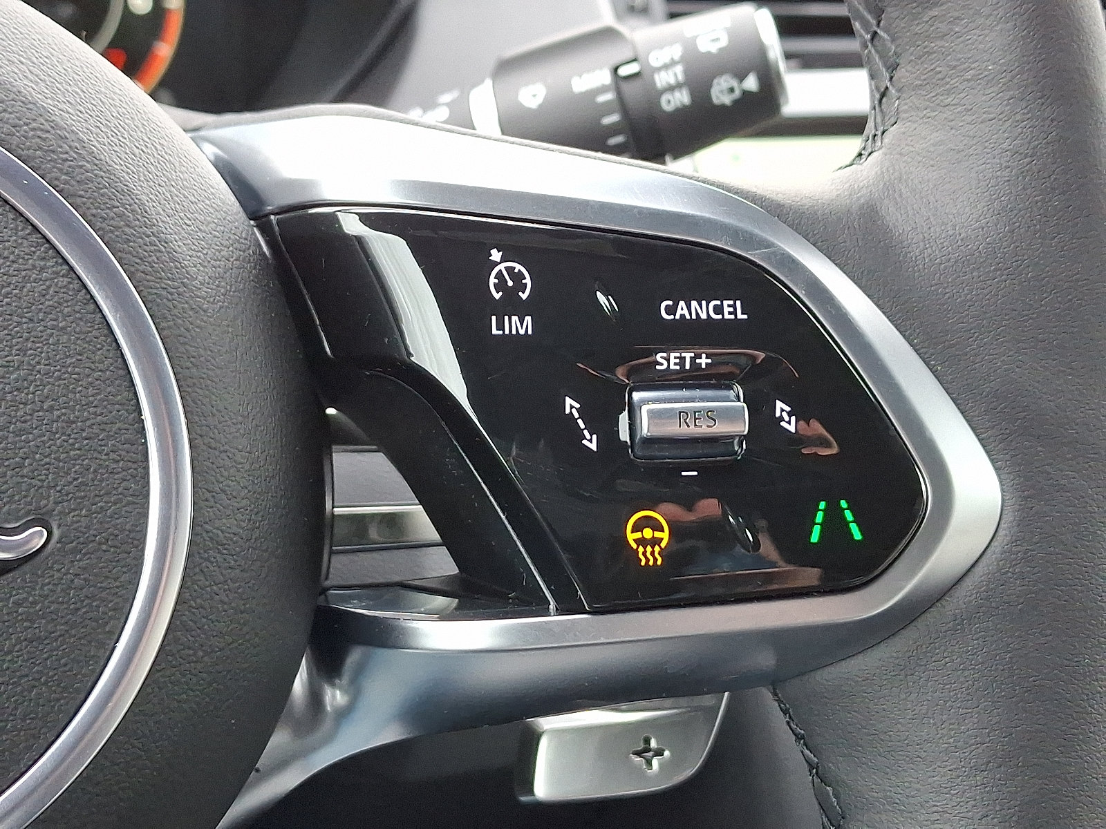 New 2024 Jaguar E-PACE R-Dynamic SE AWD/4WD image 18