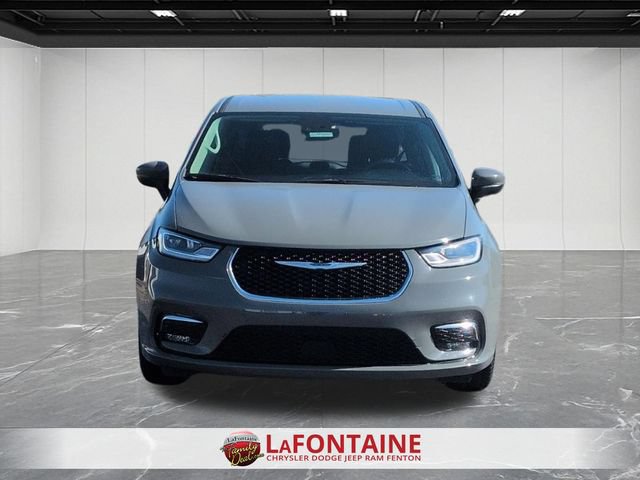 Used 2023 Chrysler Pacifica Touring-L FWD image 8