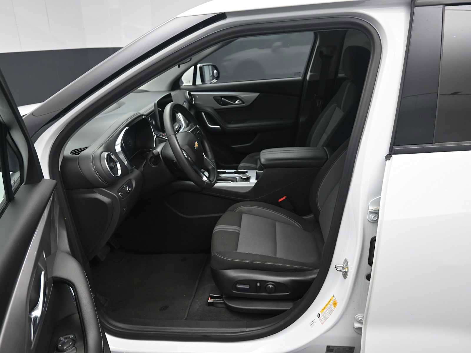 Used 2023 Chevrolet Blazer LT AWD/4WD image 13