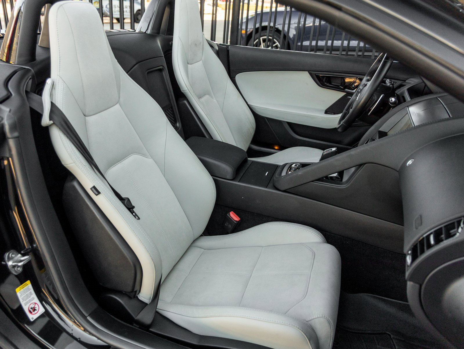 Used 2022 Jaguar F-TYPE Convertible image 31