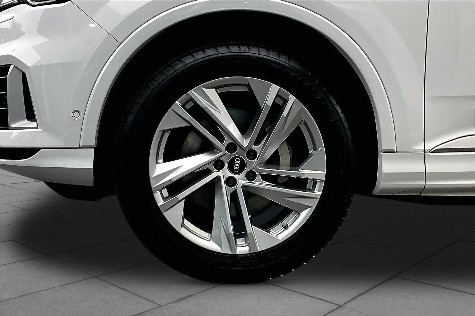 Certified 2023 Audi Q7 2.0T Premium w/ Convenience Package AWD/4WD image 11