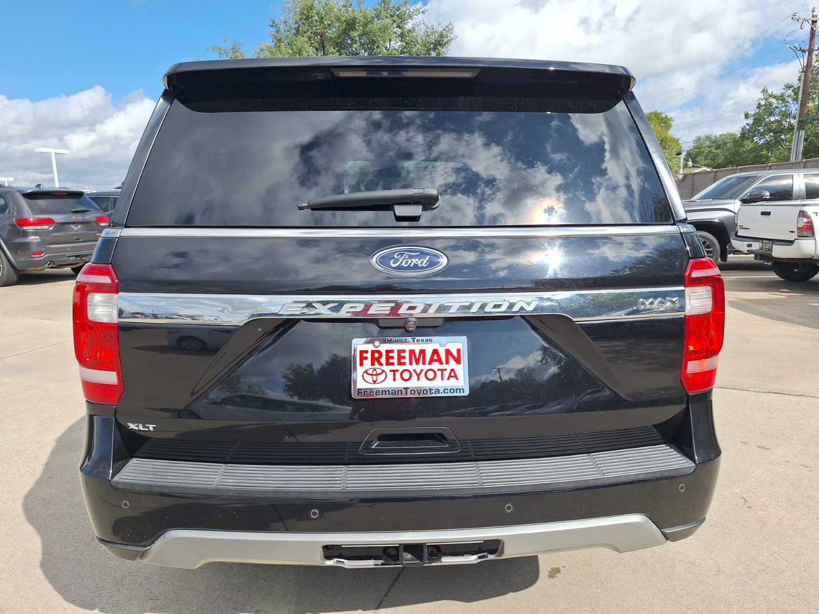 Used 2020 Ford Expedition Max XLT w/ Equipment Group 202A RWD image 5
