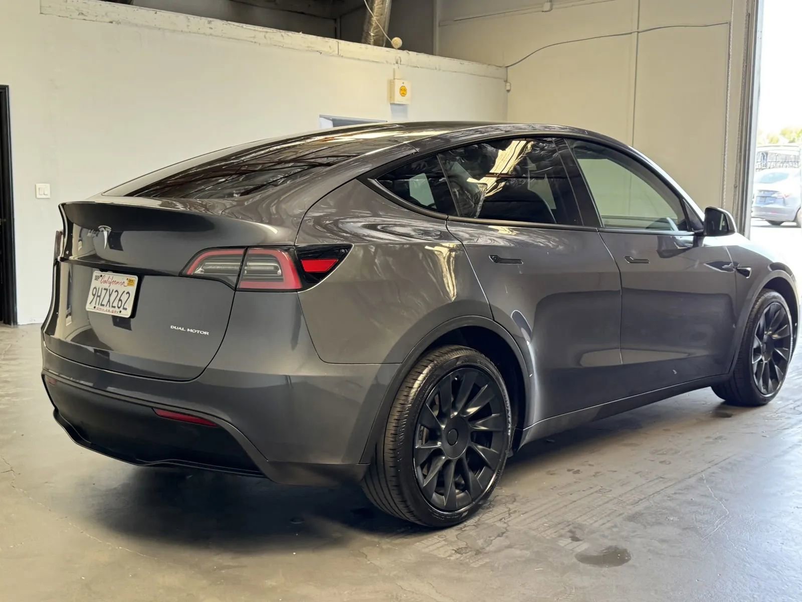 Used 2023 Tesla Model Y AWD image 4
