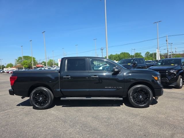Used 2019 Nissan Titan SV w/ SV Convenience Package image 3