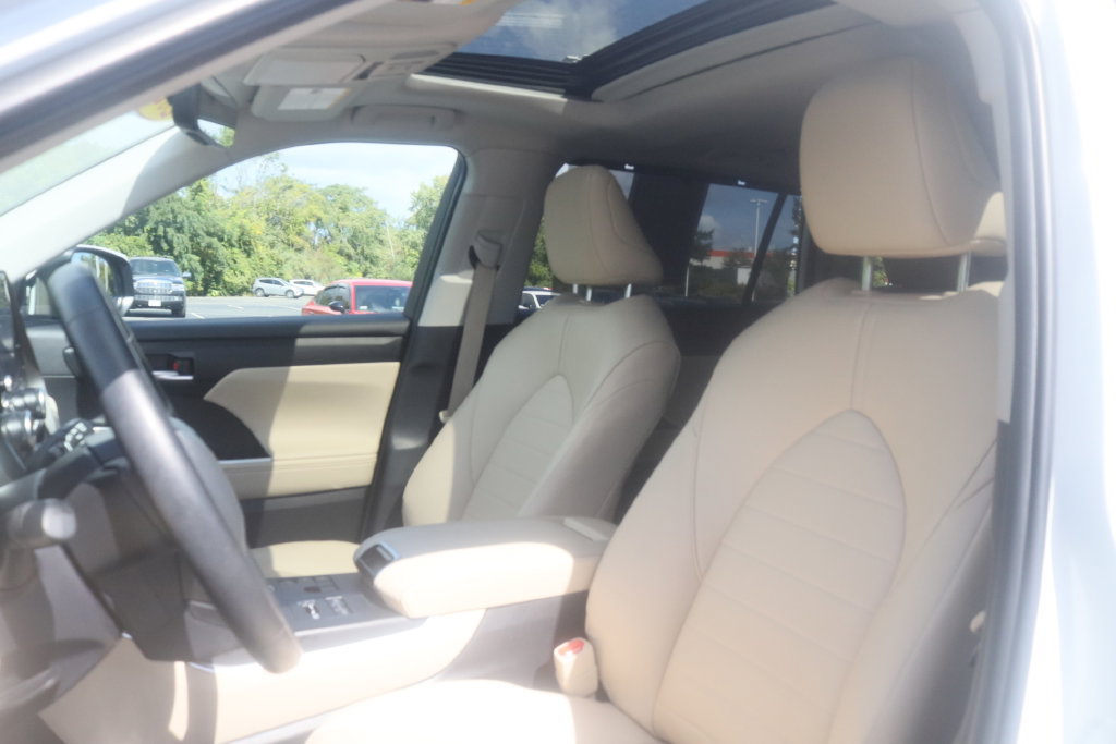 Used 2025 Toyota Highlander XLE AWD/4WD image 20