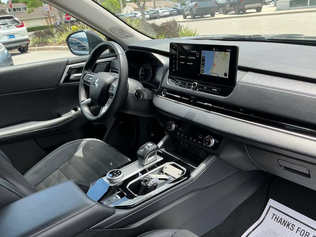 Used 2025 Mitsubishi Outlander AWD image 14