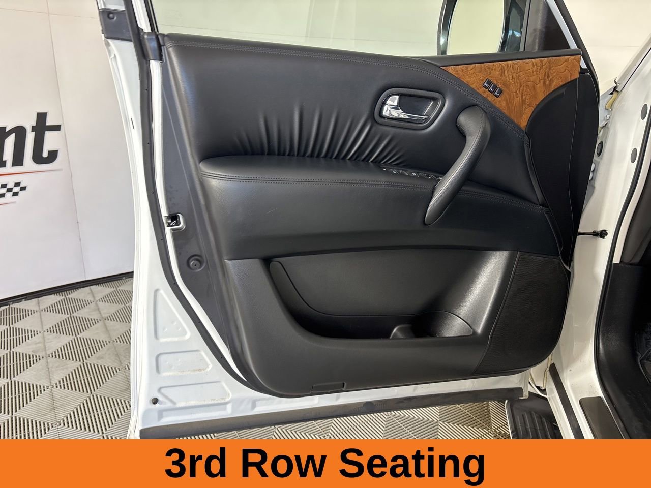 Used 2024 Nissan Armada SL w/ Captain's Chairs Package image 8