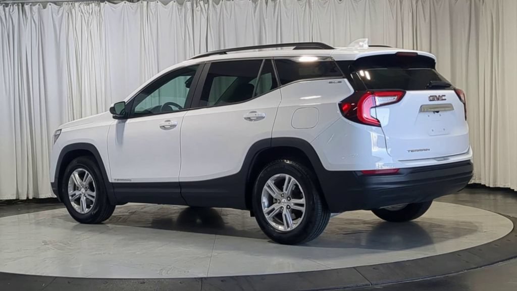 Used 2023 GMC Terrain SLE w/ Driver Convenience Package FWD image 8