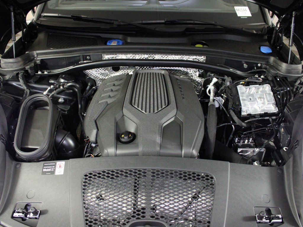 Certified 2026 Porsche Macan image 41