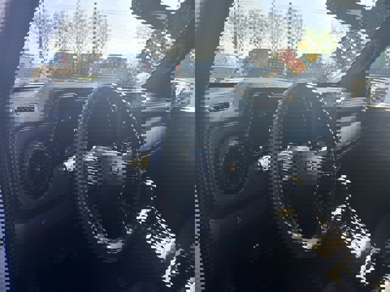 Used 2023 Chevrolet Colorado W/T image 9