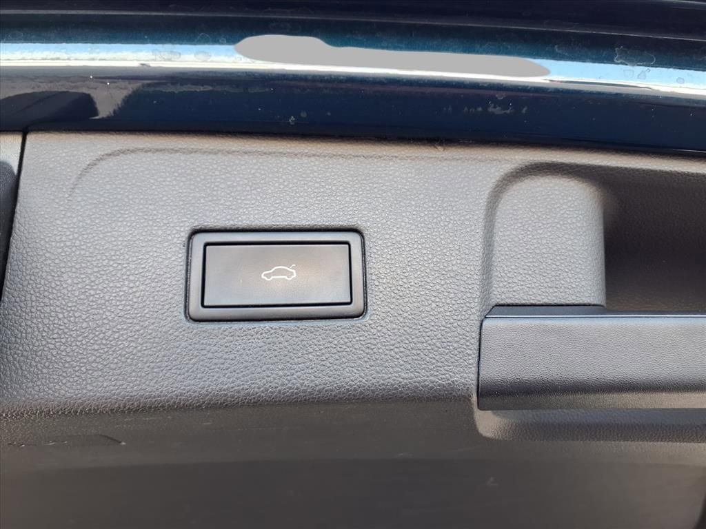 Used 2021 Volkswagen Atlas SEL Premium image 31