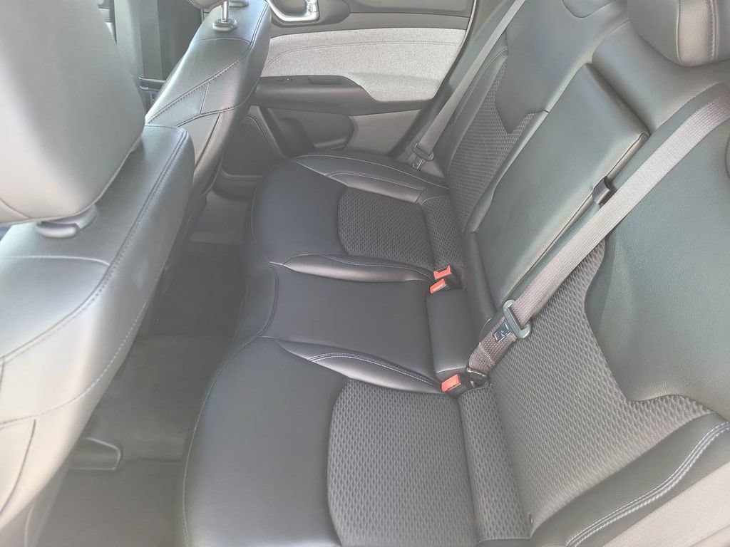 Used 2022 Jeep Compass Latitude FWD image 30