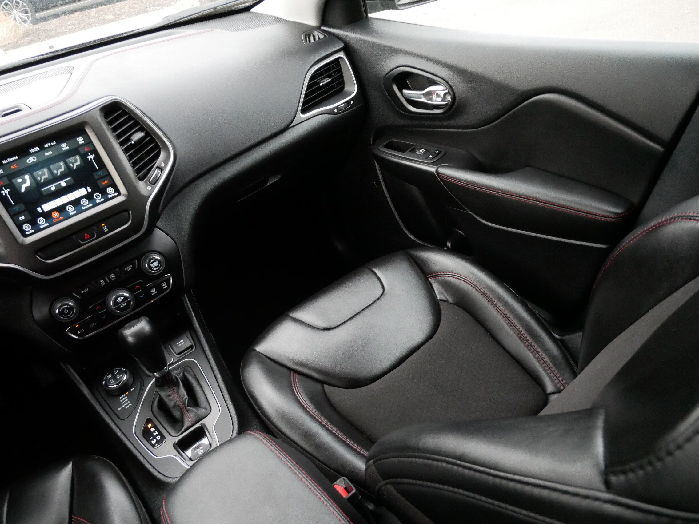 Used 2022 Jeep Cherokee Trailhawk w/ Technology Group B image 12