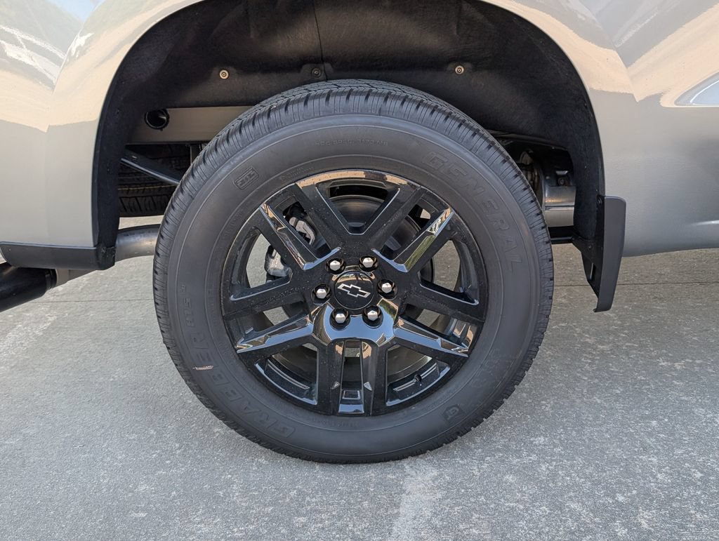 New 2026 Chevrolet Silverado 1500 Custom w/ LPO, Dark Essentials Package RWD image 3