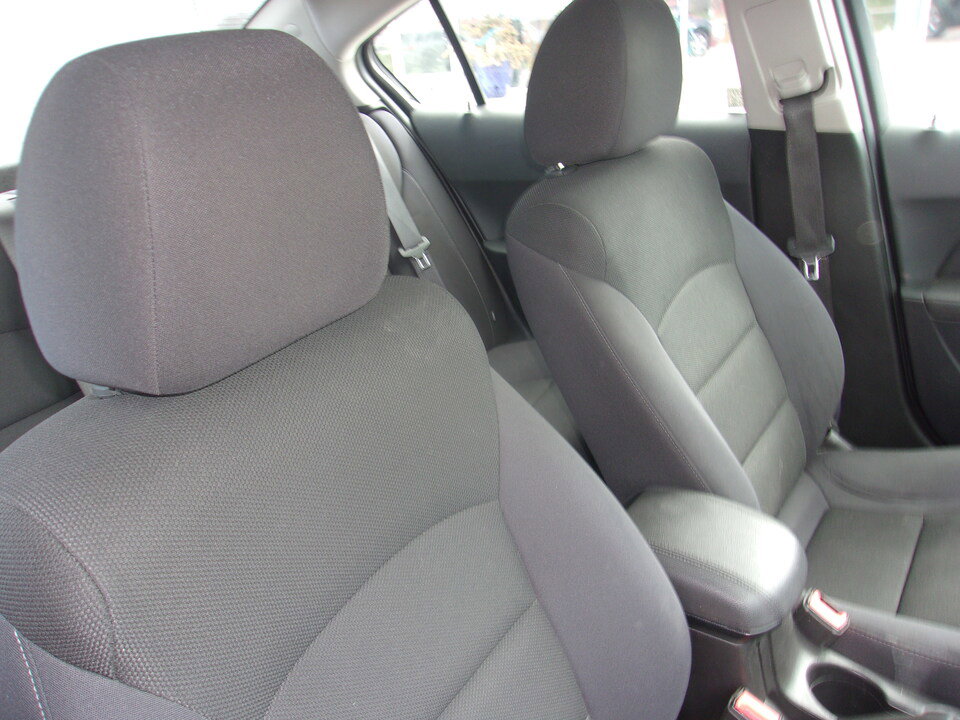 Used 2016 Chevrolet Cruze LT FWD image 10