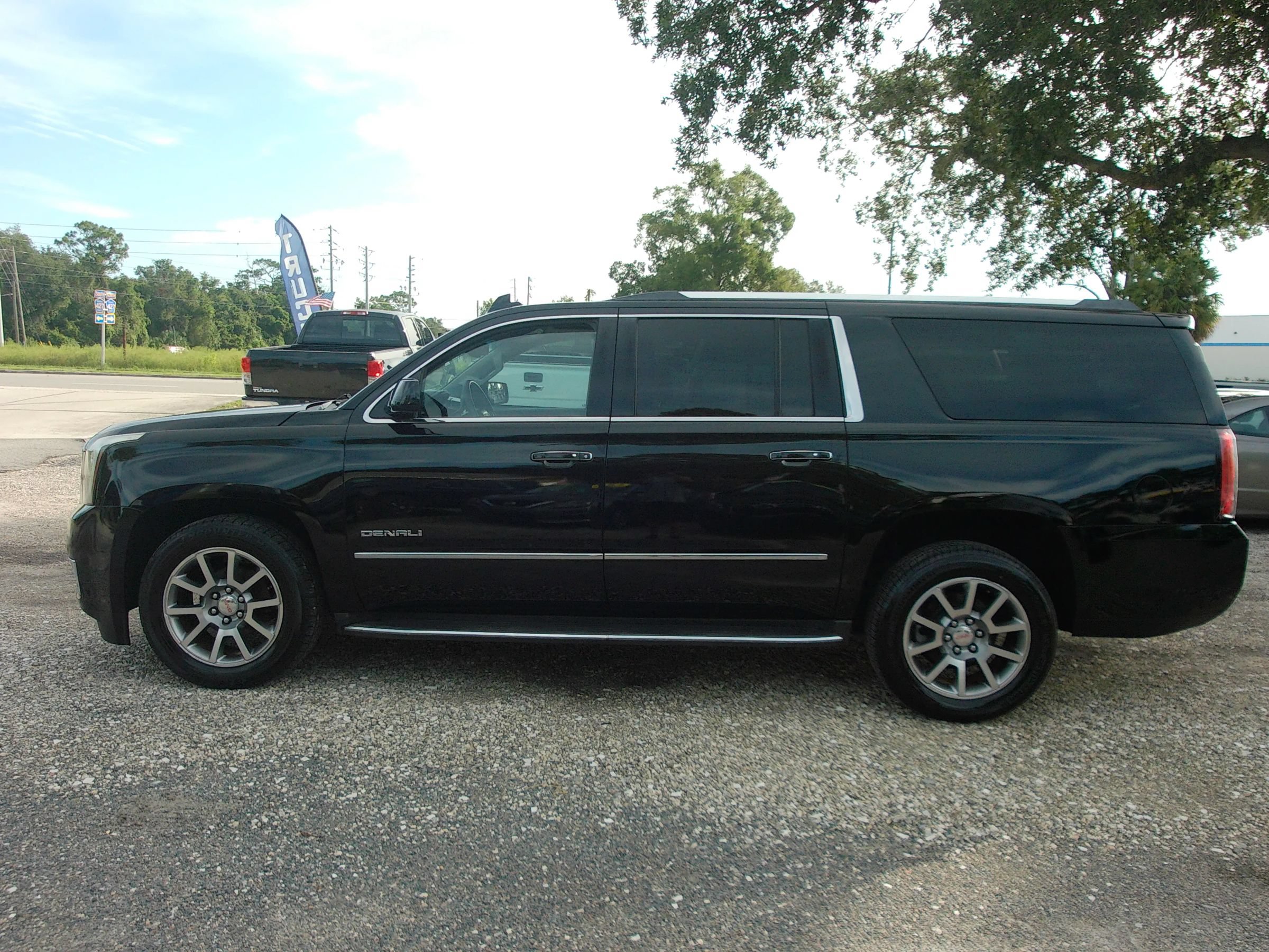 Used 2015 GMC Yukon XL Denali w/ Open Road Package RWD image 9