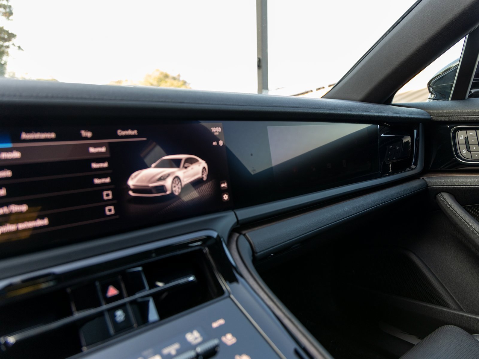 Used 2024 Porsche Panamera 4 image 32