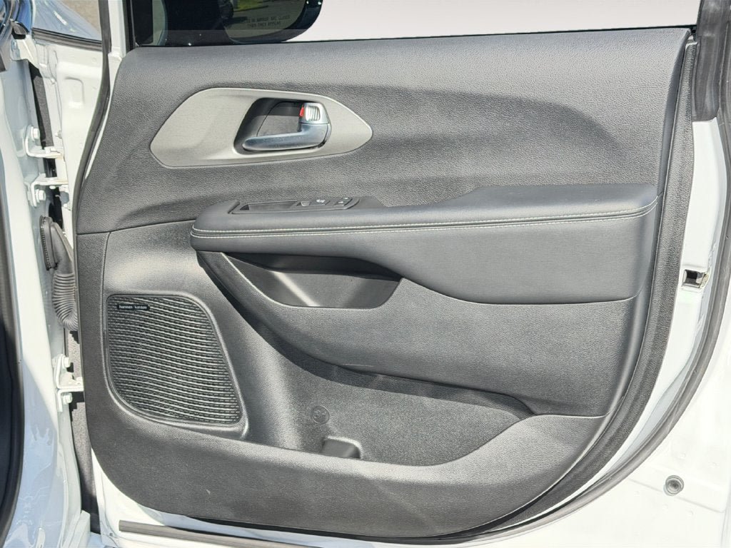 Used 2024 Chrysler Pacifica Limited w/ Uconnect Theater Family Group AWD/4WD image 25