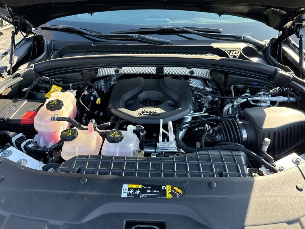 Used 2022 Jeep Grand Cherokee Overland w/ Luxury Tech Group IV image 18