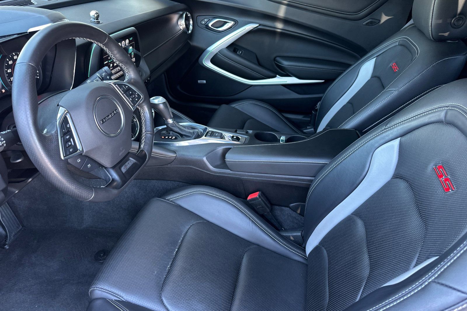 Used 2017 Chevrolet Camaro SS image 10