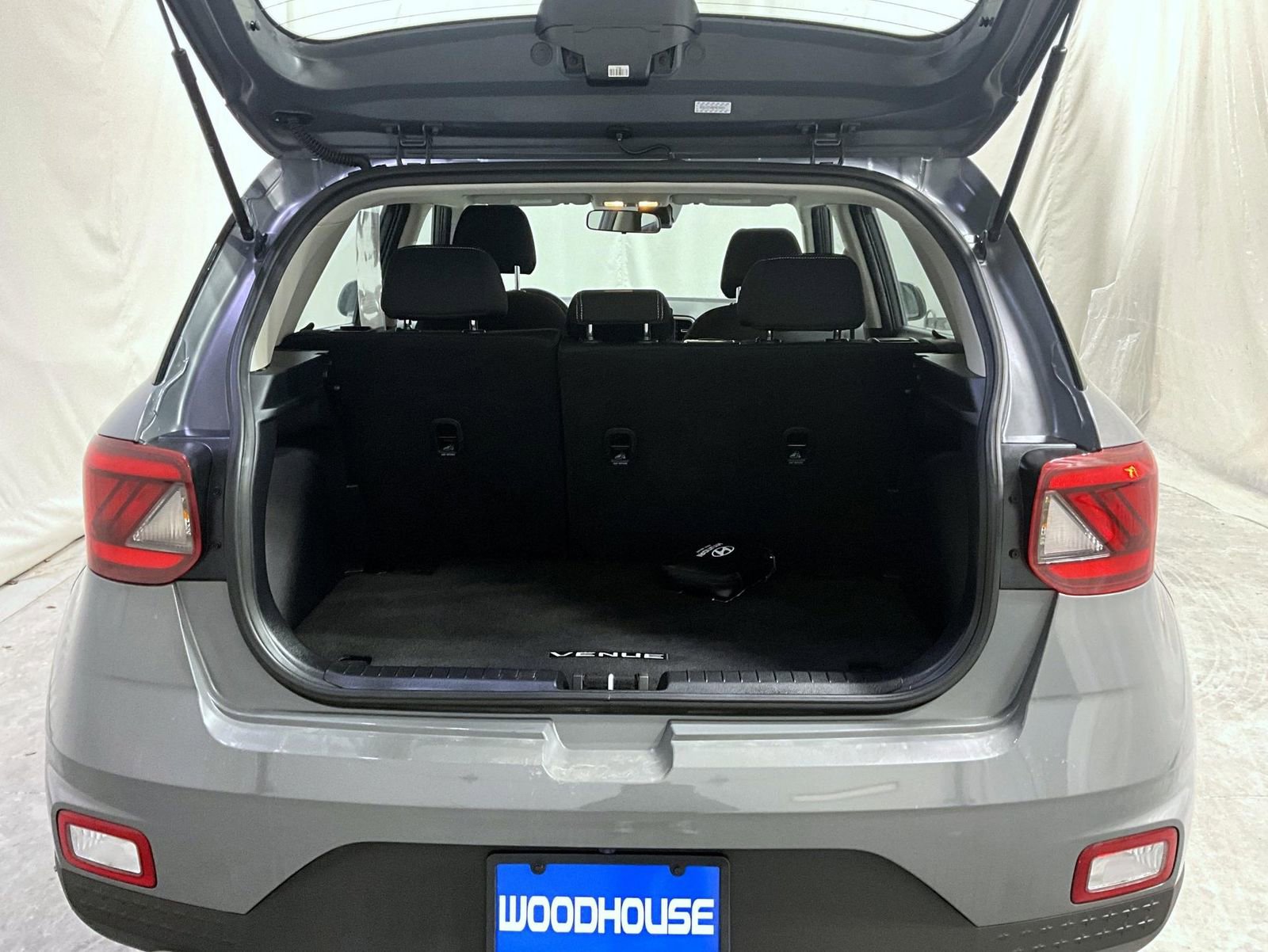 Used 2023 Hyundai Venue SEL image 9