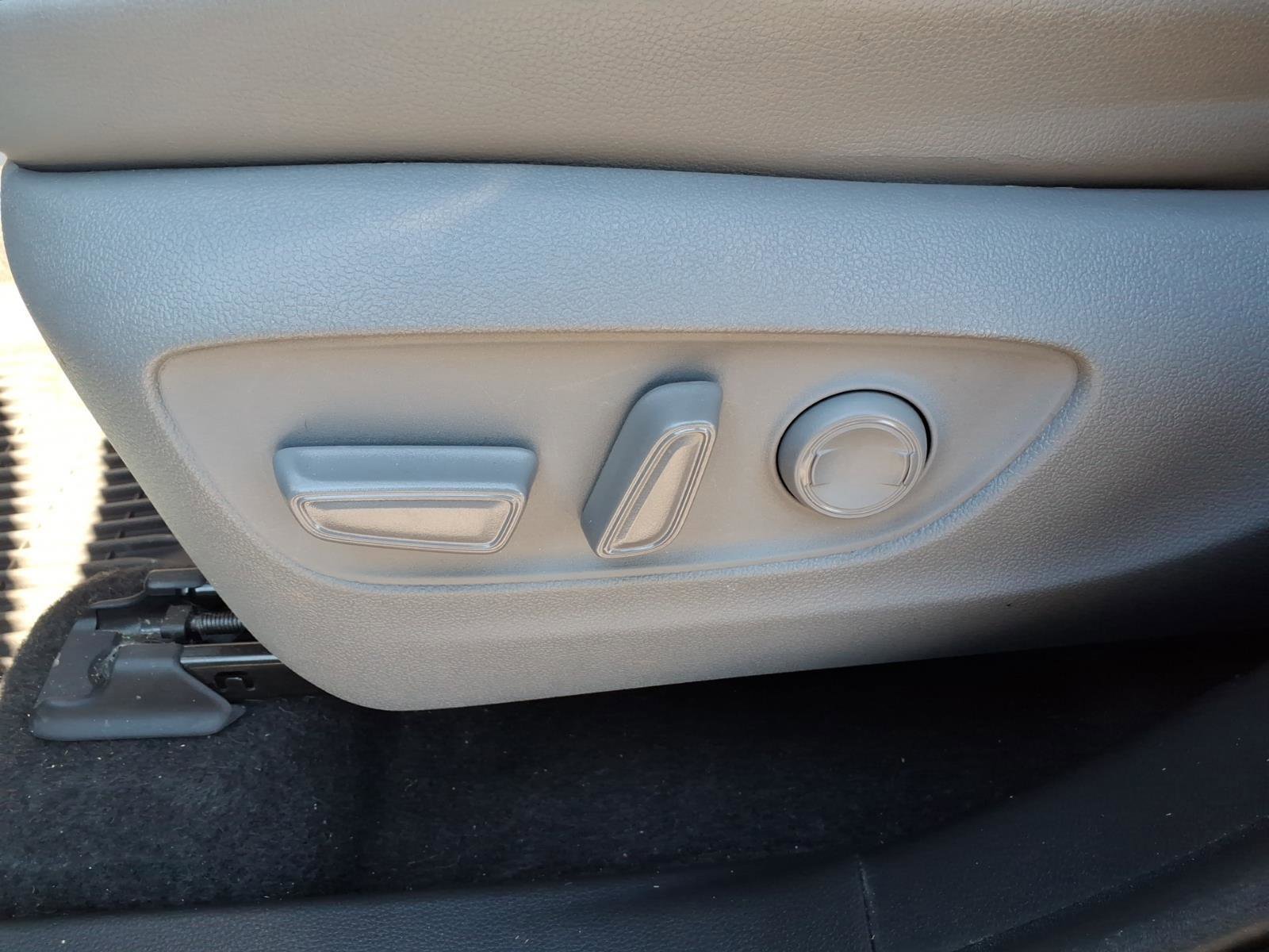 Used 2023 Toyota Highlander XLE w/ Protection Package #3 (TMS) image 8