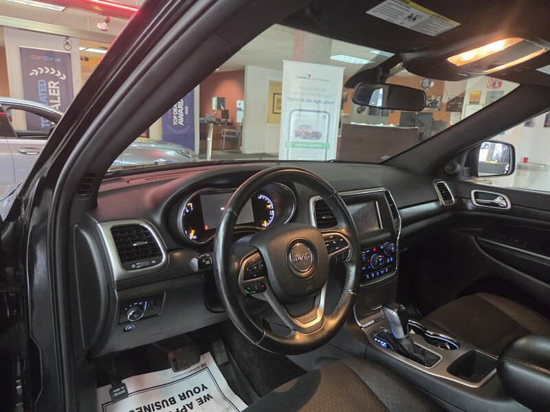 Used 2018 Jeep Grand Cherokee Laredo AWD/4WD image 12