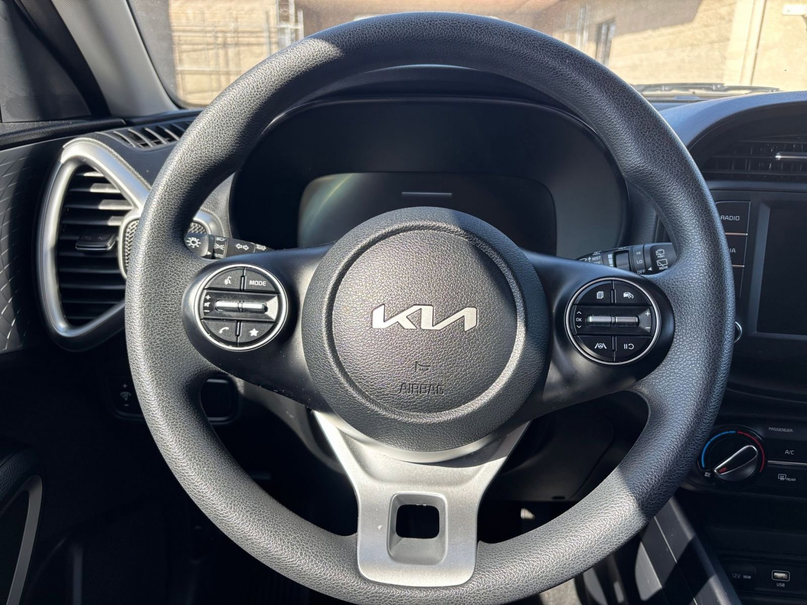 Used 2025 Kia Soul LX w/ LX Technology Package image 29
