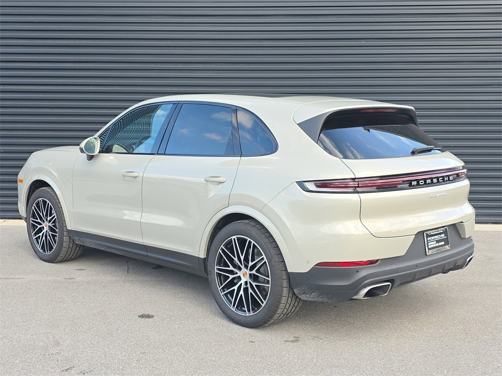 Used 2025 Porsche Cayenne image 3