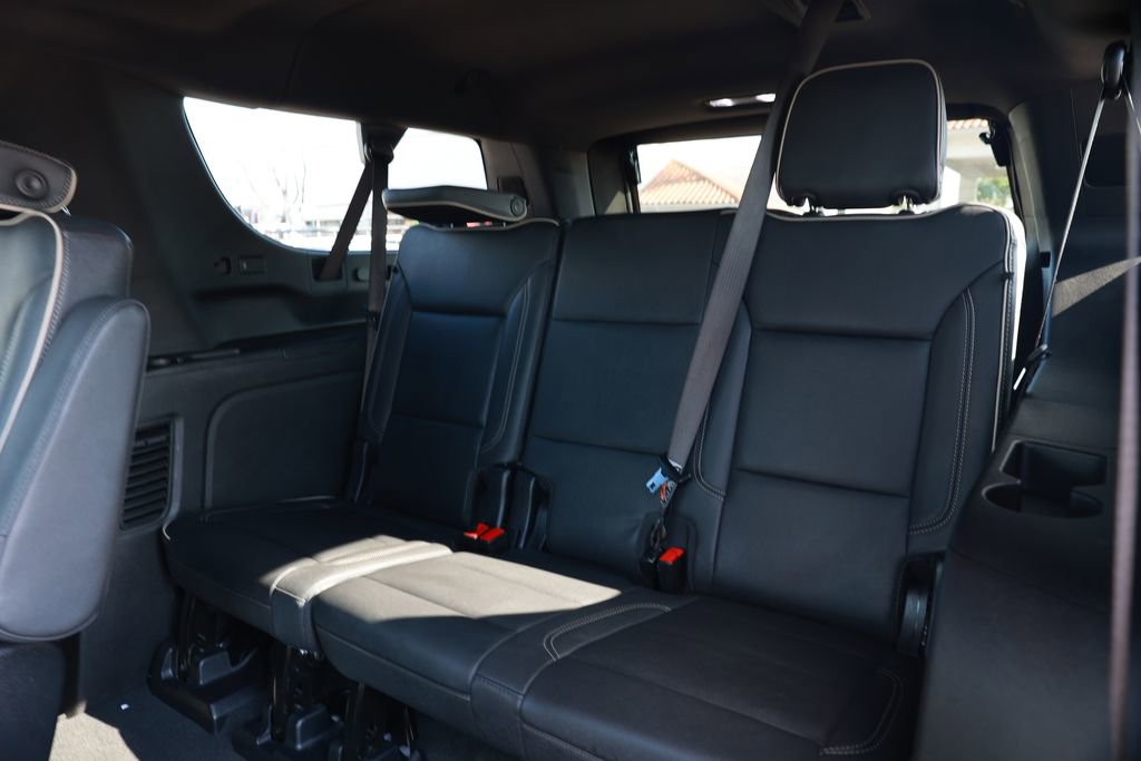 Used 2025 Chevrolet Suburban Premier image 31