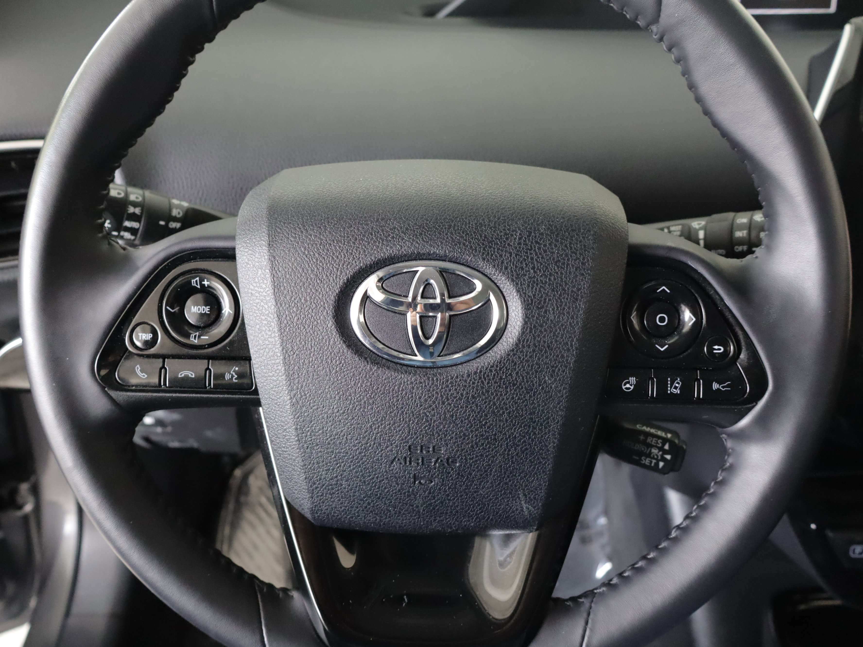 Used 2020 Toyota Prius XLE image 12