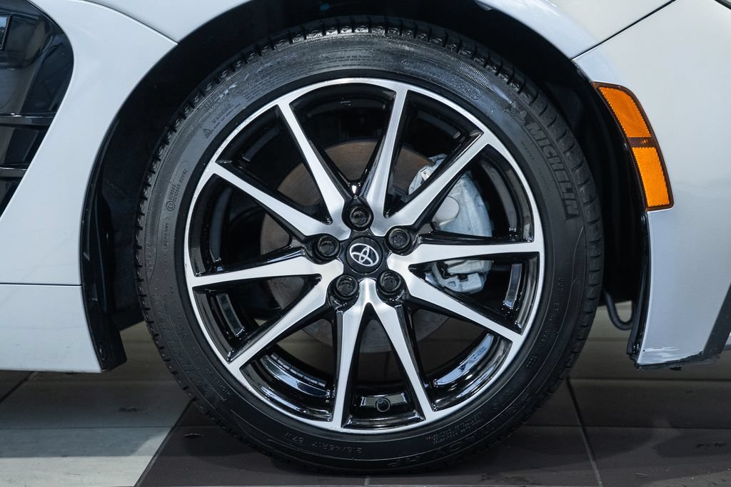 Used 2023 Toyota GR86 RWD image 13