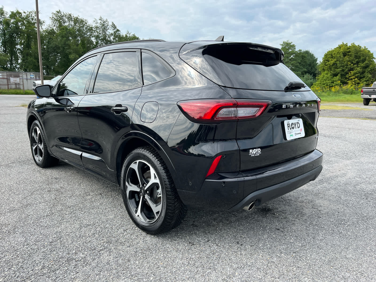 Used 2023 Ford Escape ST-Line Elite w/ Premium Technology Package AWD/4WD image 5