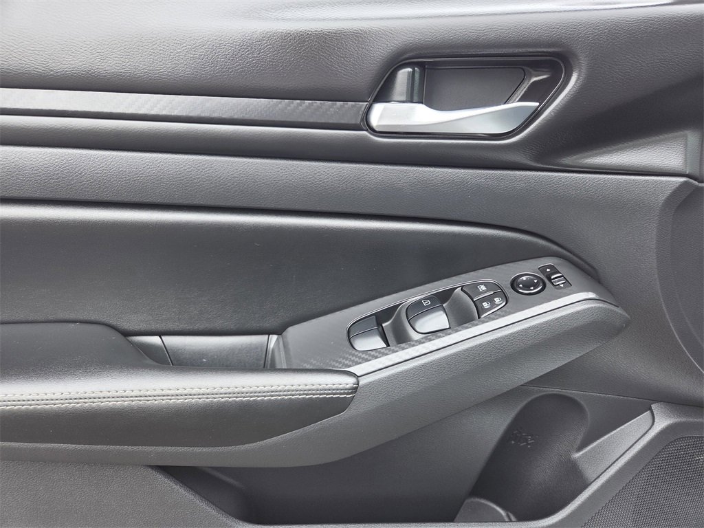 Used 2024 Nissan Altima 2.5 SV w/ SV Premium Package image 17