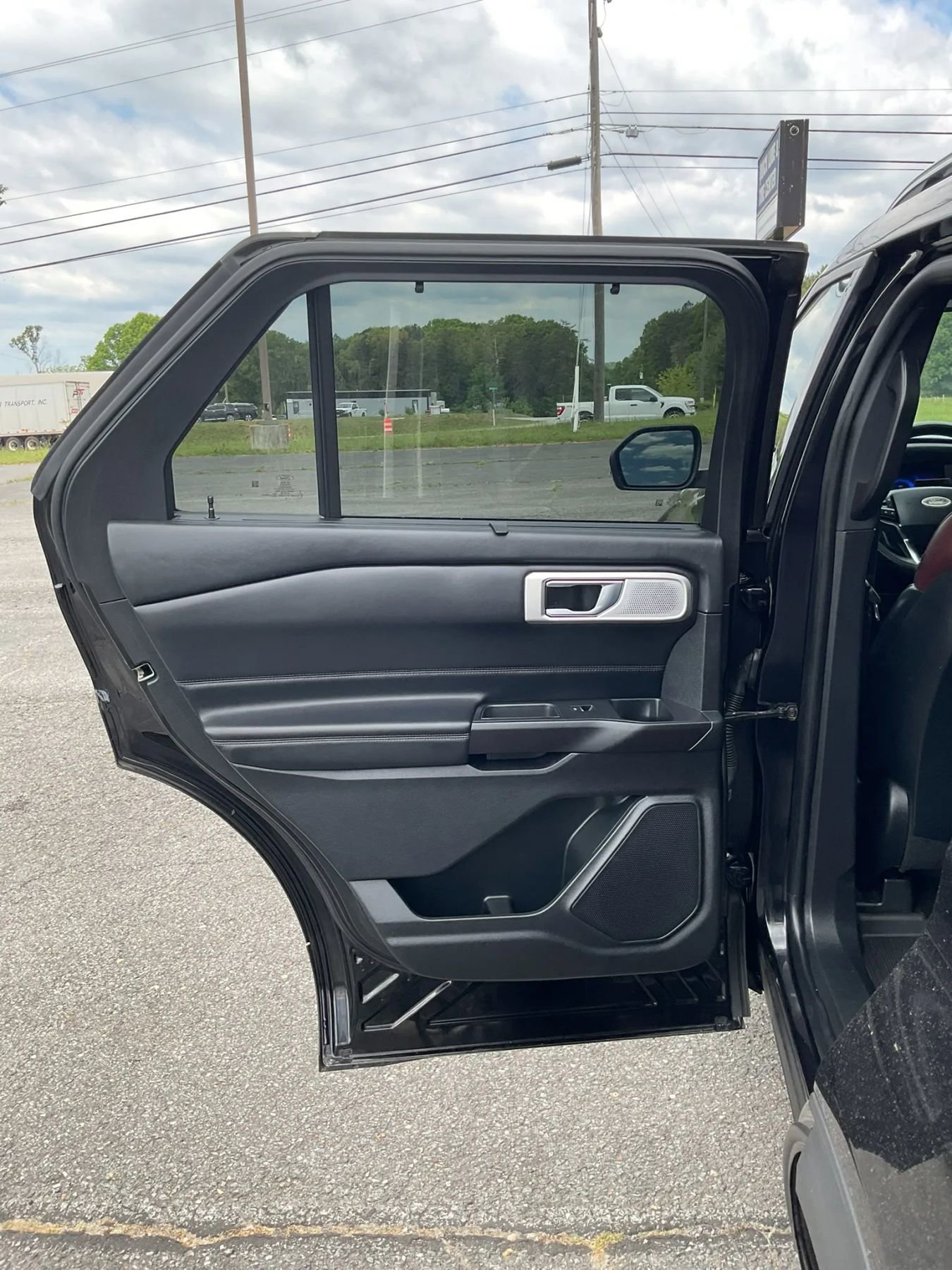 Used 2020 Ford Explorer Platinum w/ Premium Technology Package AWD/4WD image 35