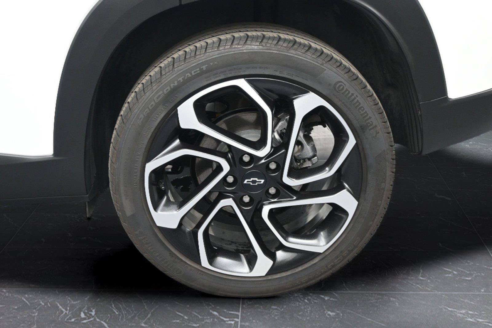 Used 2025 Chevrolet Trax RS w/ Sunroof Package FWD image 12