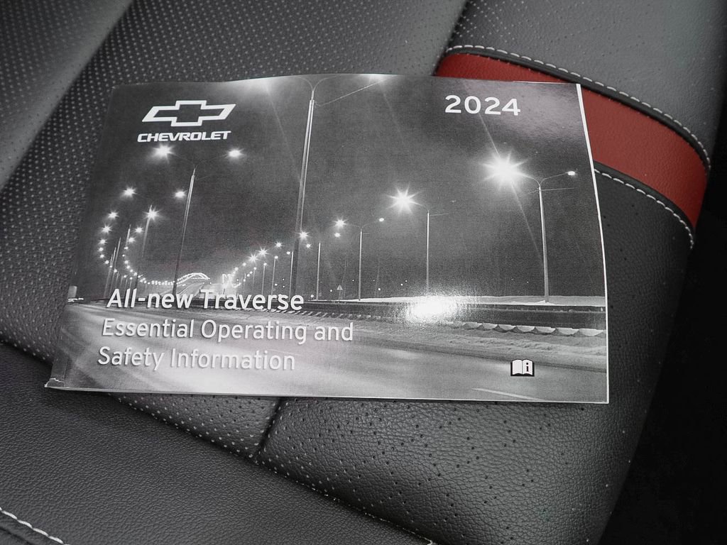 Used 2024 Chevrolet Traverse RS image 40