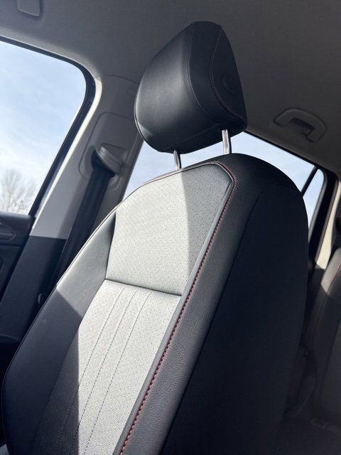 Used 2024 Volkswagen Tiguan SE image 37