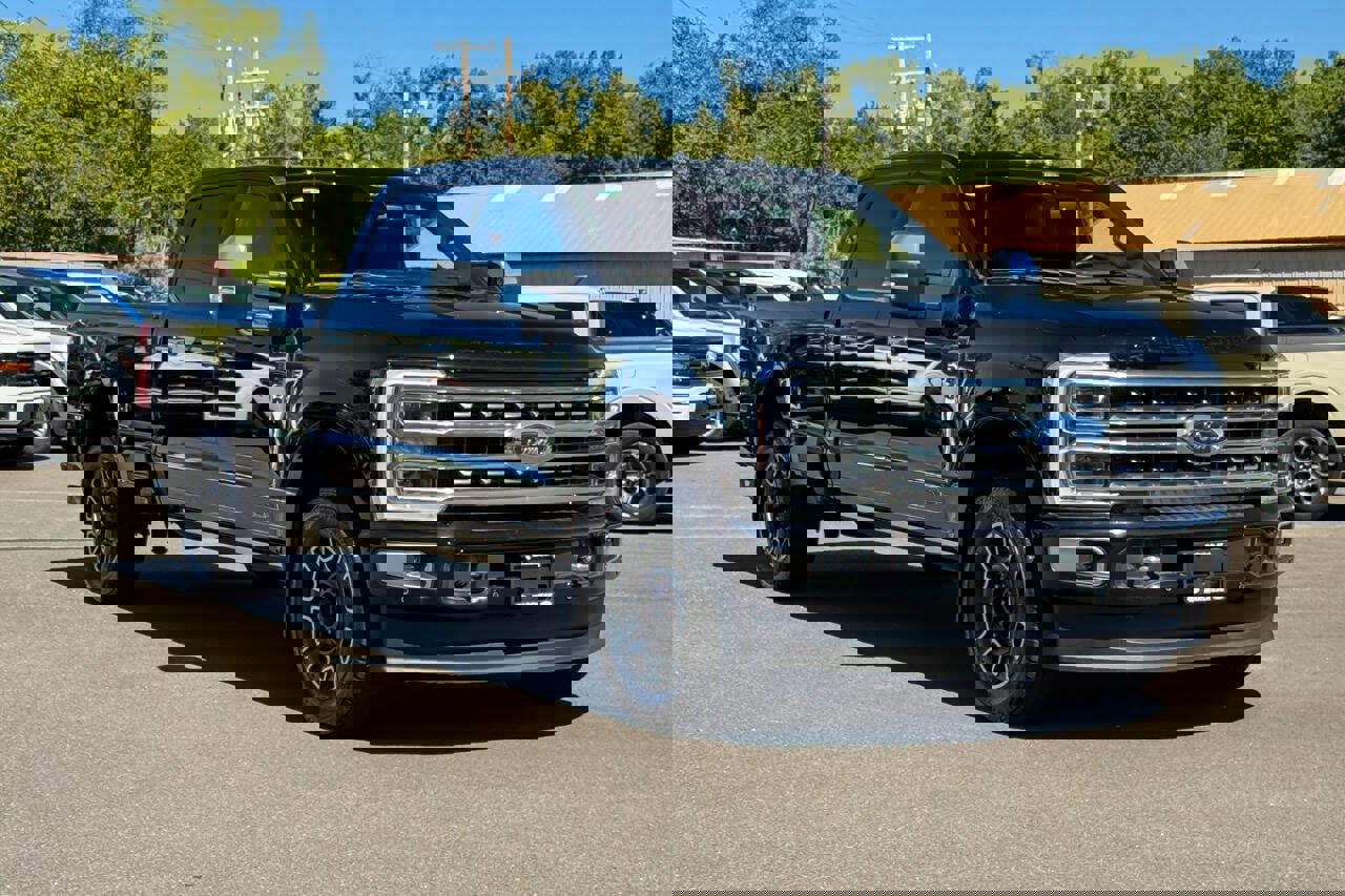 Used 2024 Ford F250 Platinum image 1