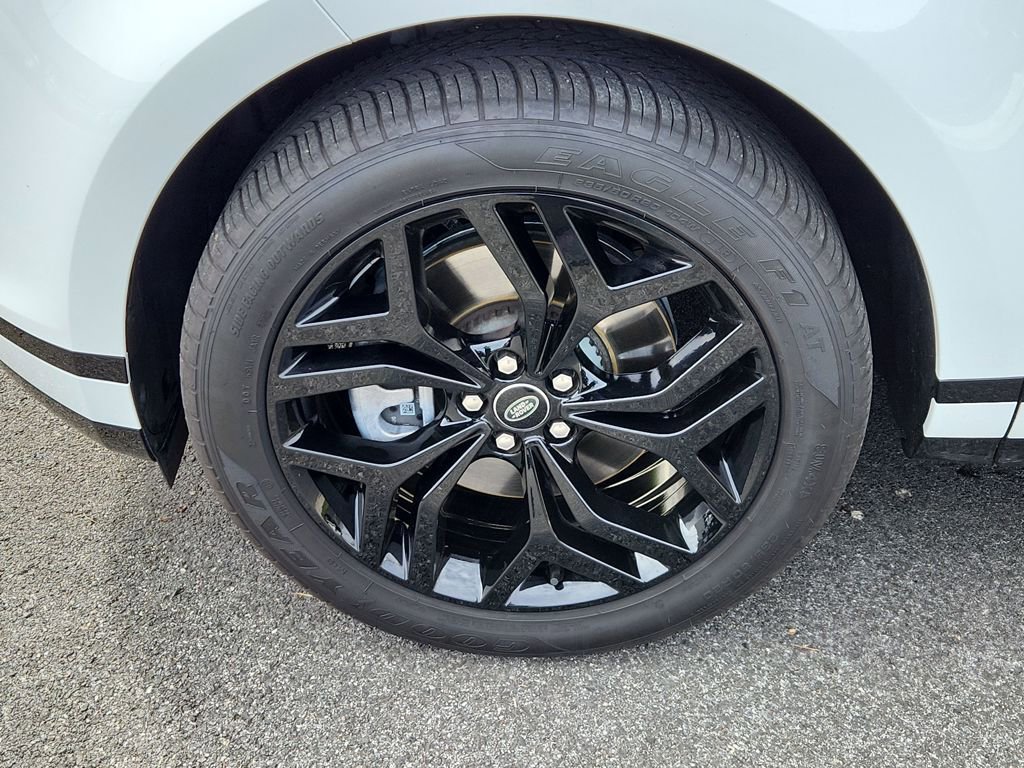 Used 2023 Land Rover Range Rover Evoque R-Dynamic SE image 9