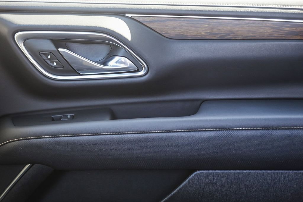 Used 2023 Chevrolet Suburban Premier image 22